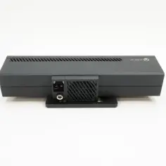 Czarny sensor Kinect dla Xbox Series X, z logo Xbox.