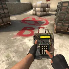 Gracz w CS:GO sadzi bombę na B. To kluczowy moment, by pokazać swoje umiejętności i wygrać rundę.