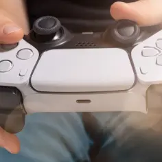 Czy pad z PS4 pasuje do PS5? Odkryj ważne ograniczenia i fakty