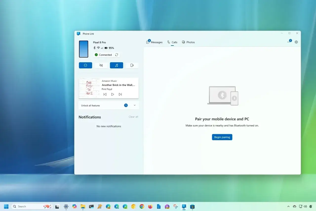 Aplikacja Phone Link na Windows pozwala połączyć telefon z komputerem. Widzisz tu podłączony telefon Pixel 8 Pro, odtwarzaną muzykę i opcję parowania.